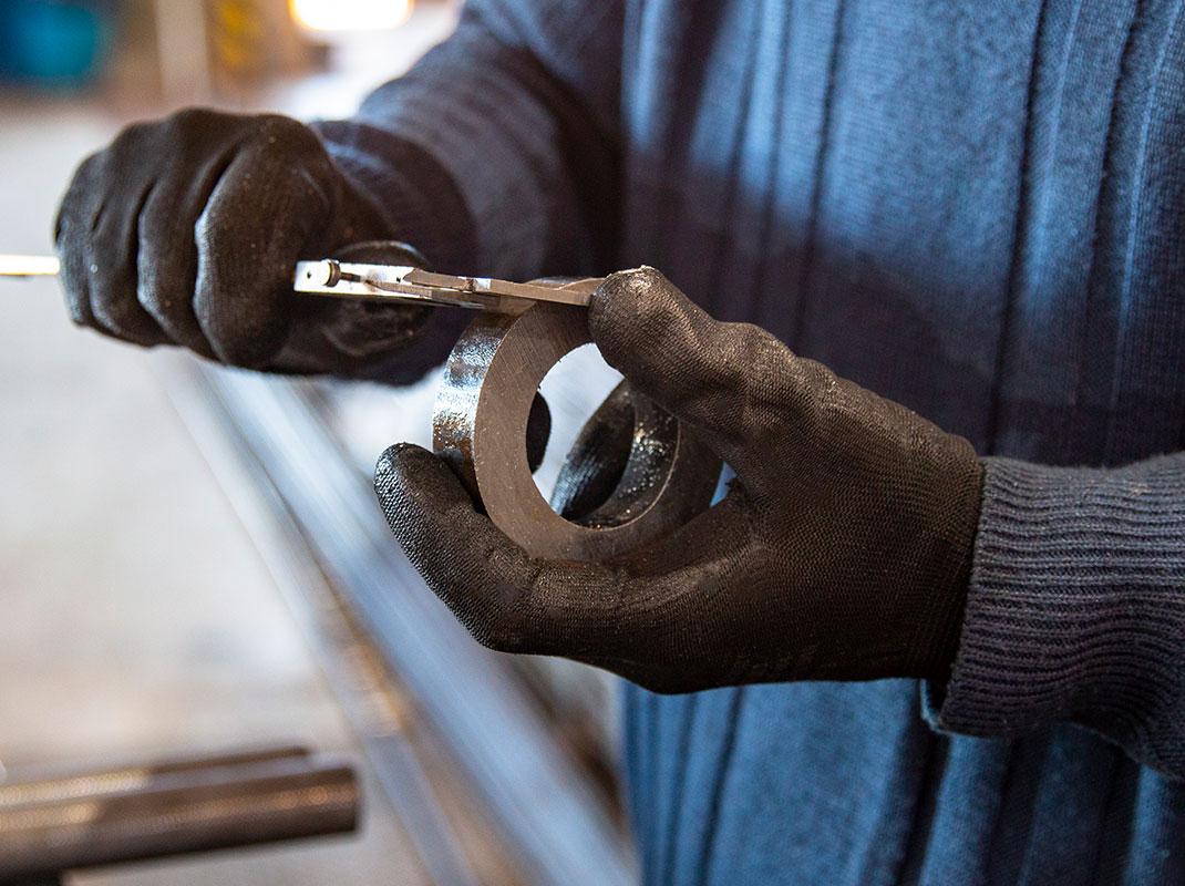 A precisão e eficiência do corte a laser de tubos na Metal Forma